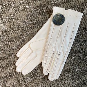 NWT! Gorgeous Cream Leather Gloves from Italy!